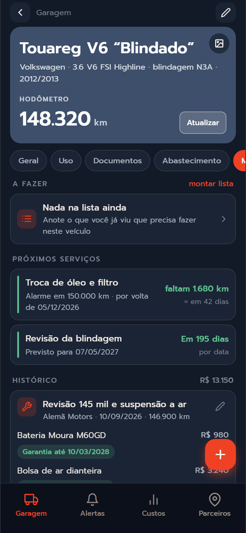 Aba de manutenção de um Touareg: próximos serviços previstos por quilometragem e o histórico com peças, valores e garantias.